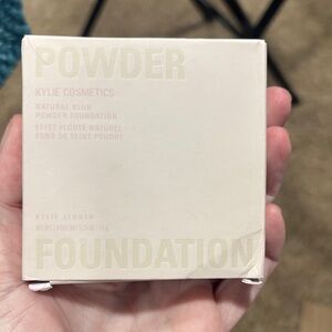 Kylie Cosmetics Natural Blur Powder Foundation - Soft Cream